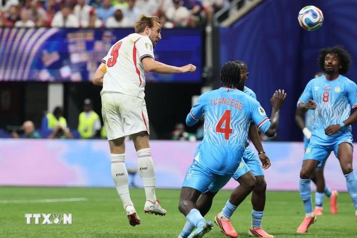 Kane gỡ hòa cho đội tuyển Anh. (Ảnh: AFP/TTXVN)