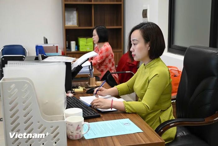 Một phòng chuyên môn cấp xã, phường phải gánh vác, phụ trách các lĩnh vực của khoảng 6, 7 sở ngành cấp tỉnh phân cấp xuống. (Ảnh: PV/Vietnam+)
