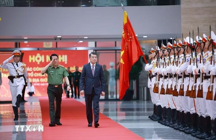 Thủ tướng Lê Minh Hưng đến dự Hội nghị sơ kết công tác Công an 6 tháng đầu năm 2026. (Ảnh: Dương Giang/TTXVN)