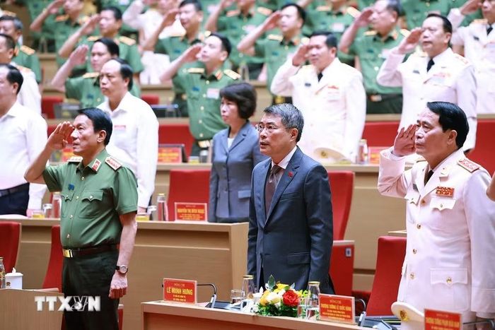 Thủ tướng Lê Minh Hưng và các đại biểu dự Hội nghị sơ kết công tác công an 6 tháng đầu năm 2026. (Ảnh: Dương Giang/TTXVN)