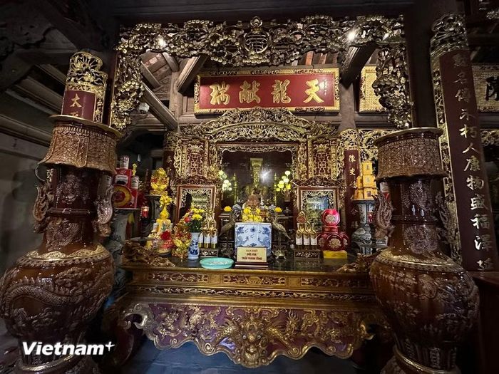 Ban thờ vua Trần Thánh Tông. (Ảnh: PT/Vietnam+)