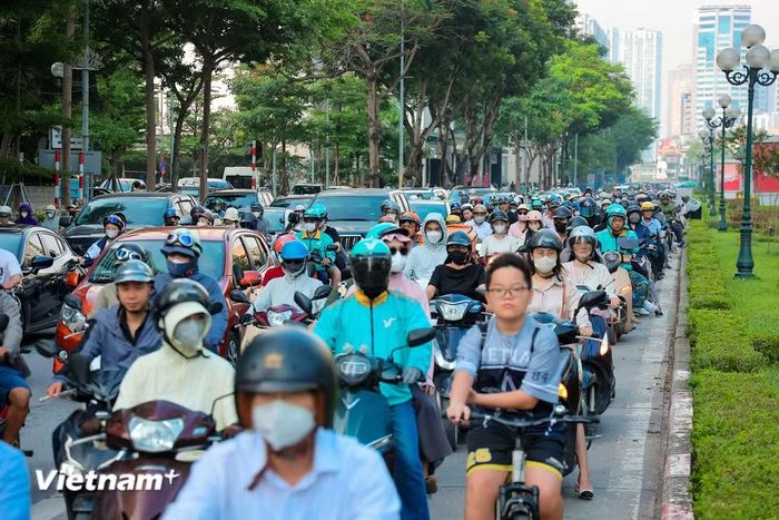 Giải pháp này nhằm tối ưu hóa hạ tầng và chuyển đổi dòng xe phụ thuộc vào lưu lượng phương tiện theo thời gian thực. (Ảnh: Hoài Nam/Vietnam+)