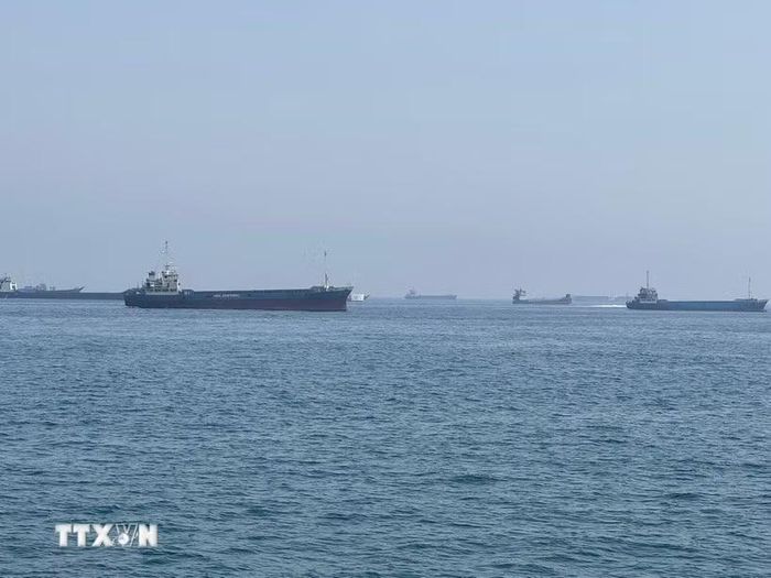 Quang cảnh eo biển Hormuz ngày 20/6/2026. (Ảnh: THX/TTXVN)