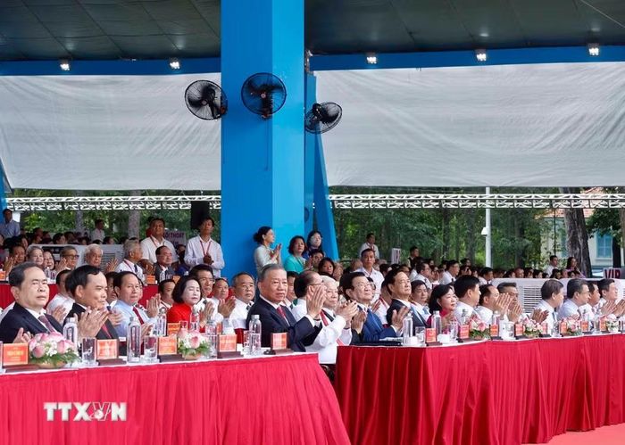 Tổng Bí thư, Chủ tịch nước Tô Lâm, các đồng chí lãnh đạo, nguyên lãnh đạo Đảng, Nhà nước dự Lễ kỷ niệm. (Ảnh: Thống Nhất/TTXVN)