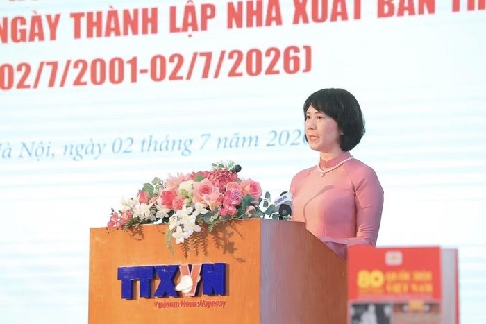 Giám đốc, Tổng Biên tập Nhà xuất bản Thông tấn Phùng Thị Mỹ phát biểu tại Lễ đón nhận Huân chương Lao động hạng Ba và kỷ niệm 25 năm Ngày thành lập Nhà xuất bản Thông tấn. (Ảnh: Minh Quyết/TTXVN)