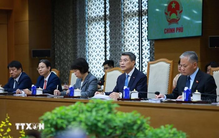 Thủ tướng Lê Minh Hưng phát biểu tại cuộc tiếp ông Maeda Tadashi, Chủ tịch Ngân hàng hợp tác quốc tế Nhật Bản (JBIC). (Ảnh: Dương Giang/TTXVN)