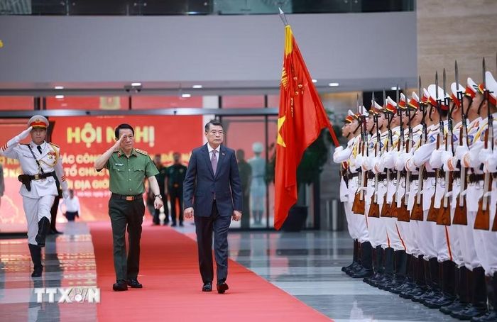 Thủ tướng Lê Minh Hưng đến dự Hội nghị sơ kết công tác Công an 6 tháng đầu năm 2026. (Ảnh: Dương Giang/TTXVN)