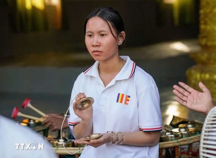 Tên gọi "Ngũ âm" xuất phát từ cấu trúc của dàn nhạc, được hợp thành bởi 5 bộ nhạc cụ làm từ 5 loại chất liệu khác nhau, tạo nên 5 âm sắc đặc trưng đại diện cho triết lý âm dương-ngũ hành. (Ảnh: Khánh Hòa/TTXVN)