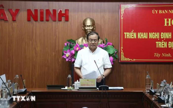 Phó Chủ tịch UBND tỉnh Tây Ninh Nguyễn Hồng Thanh yêu cầu các đơn vị, địa phương triển khai Nghị định 153 trên địa bàn đồng bộ, thống nhất. (Ảnh: Bùi Giang /TTXVN)