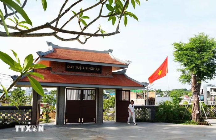 Cổng chùa Viên Giác ở Huế nhìn từ phía trong ra. (Ảnh: Nguyên Lý/TTXVN)