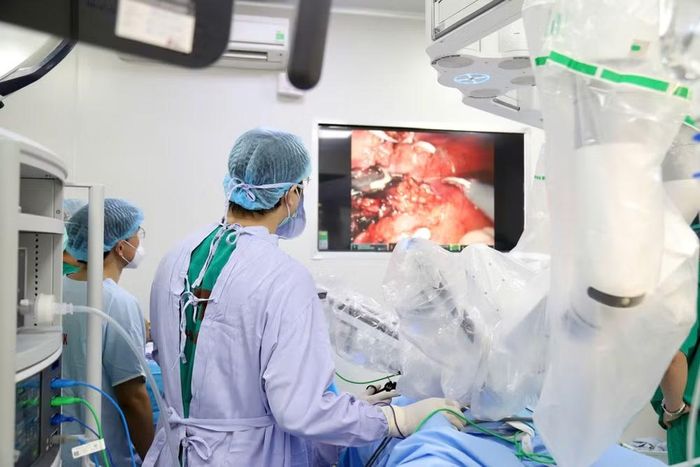 Ca phẫu thuật bằng hệ thống Robot Davinci thế hệ XI hiện đại nhất hiện nay đã diễn ra thành công. (Ảnh: PV/Vietnam+)