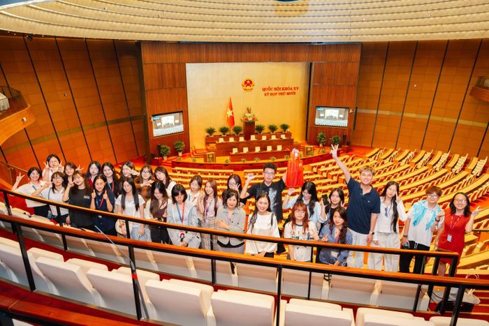 Sinh viên BUV tham quan, học tập và tiếp xúc với môi trường làm việc chuyên nghiệp tại các cơ quan, đơn vị và doanh nghiệp lớn. Ảnh: LK