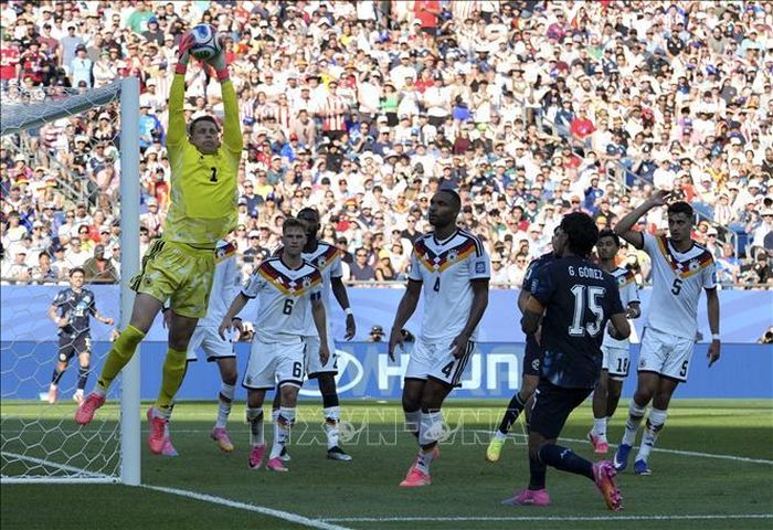 Pha cứu thua của thủ thành Manuel Neuer đội tuyển Đức trong trận gặp Đội tuyển Paraguay, ngày 29/6/2026. Ảnh: THX/TTXVN phát