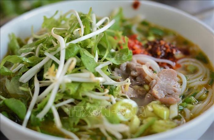 Tô bún bò Huế kết tinh của hàng trăm năm tri thức dân gian, phản ánh sâu sắc tâm hồn, phong cách sống và văn hóa ẩm thực của người Huế. Ảnh: Văn Dũng/TTXVN
