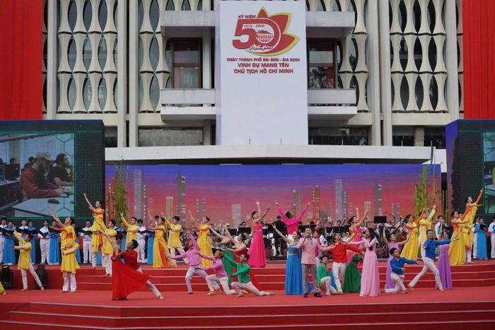 Lễ kỷ niệm là dịp ôn lại chặng đường nửa thế kỷ xây dựng, phát triển và khẳng định khát vọng vươn lên của TP Hồ Chí Minh trong kỷ nguyên mới.