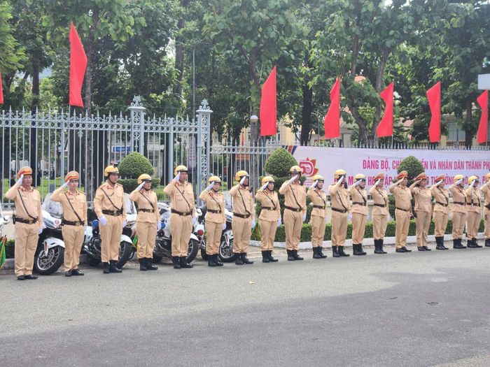 Sự chủ động, trách nhiệm của lực lượng Công an TP Hồ Chí Minh góp phần giữ vững an ninh, trật tự, mang đến không khí bình yên cho ngày hội lớn của Thành phố.