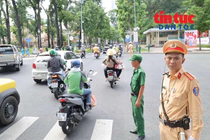 Khu vực xung quanh Hội trường Thống Nhất được các lực lượng Công an duy trì an ninh, trật tư.