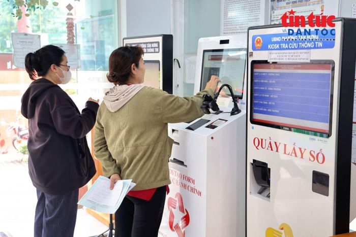 Ứng dụng công nghệ trong giải quyết thủ tục hành chính góp phần xây dựng nền hành chính hiện đại, lấy người dân làm trung tâm.