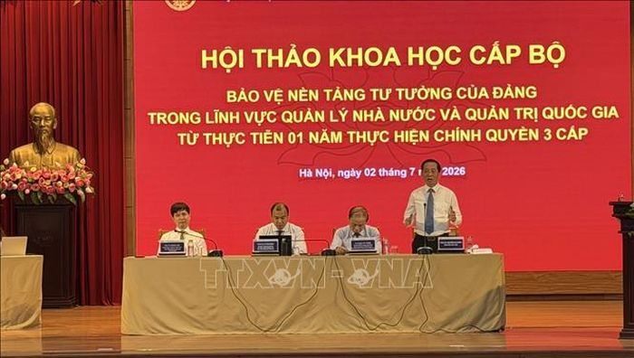 Đại biểu chủ trì hội thảo