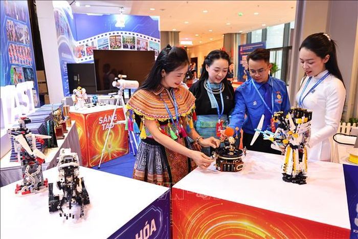 Sản phẩm sáng tạo của đoàn viên thanh niên được trưng bày tại Đại hội đại biểu toàn quốc Đoàn Thanh niên Cộng sản Hồ Chí Minh lần thứ XIII, nhiệm kỳ 2026-2031. Ảnh: Minh Đức/TTXVN