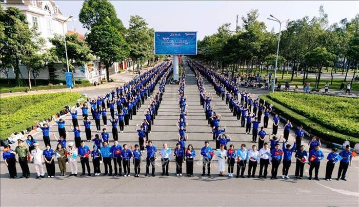 Màn đồng diễn nghệ thuật có sự tham gia của gần 5.000 đoàn viên, thanh niên tại lễ khai mạc Ngày hội Thanh niên Việt Nam năm 2025. Ảnh minh họa: Thu Hương/TTXVN