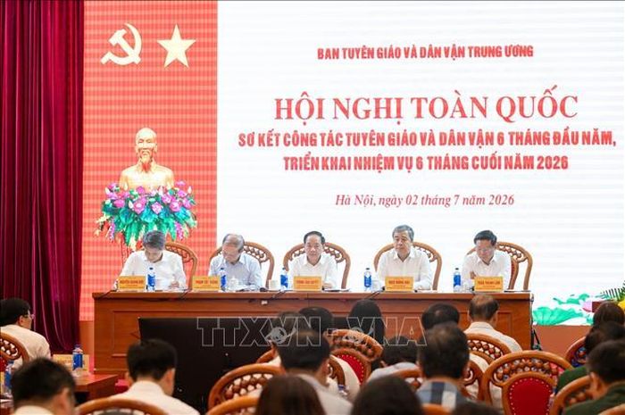 Các đồng chí điều hành hội nghị. Ảnh: Phương Hoa/TTXVN
