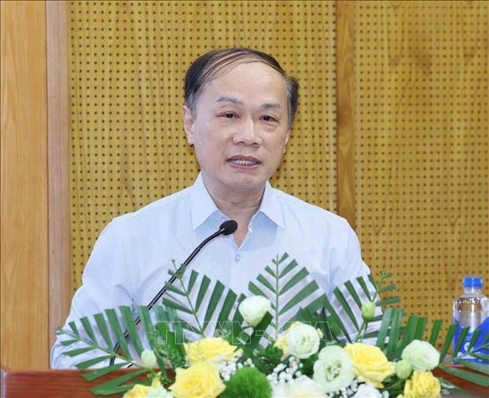 Đồng chí Phạm Tất Thắng, Ủy viên Trung ương Đảng, Phó Trưởng Ban Thường trực Ban Tuyên giáo và Dân vận Trung ương trình bày báo cáo tại hội nghị. Ảnh: Phương Hoa/TTXVN