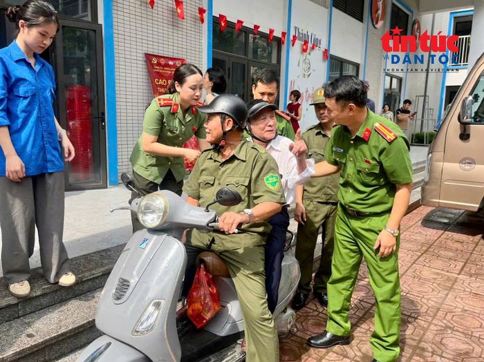 Thân nhân liệt sĩ được đưa, đón tận nơi với tinh thần tri ân, vì dân phục vụ.
