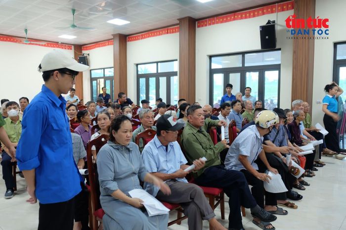 Dù có đến 184 thân nhân tham gia, buổi lấy mẫu vẫn diễn ra thuận lợi, khoa học dưới sự điều phối của các cán bộ Công an, Đoàn Thanh niên, Hội Phụ nữ và Hội Cựu chiến binh.