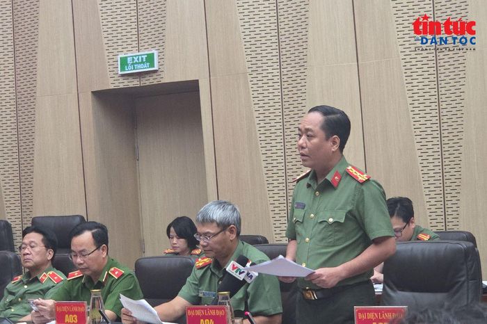 Đại diện Cục An ninh kinh tế (A04) thông tin chuyên án đấu tranh với các đường dây lợi dụng chính sách nhà ở xã hội để lừa đảo, trục lợi.