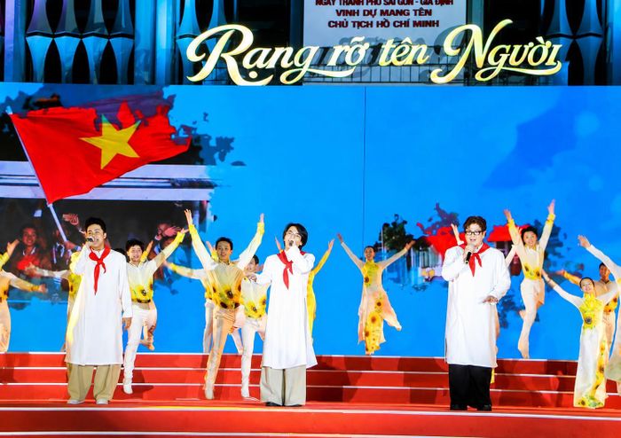 Chương trình kết nối nhiều điểm cầu trên cả nước, tái hiện chặng đường lịch sử, khẳng định những thành tựu nổi bật của TP Hồ Chí Minh sau 50 năm mang tên Bác.