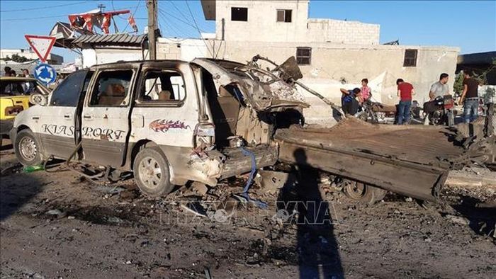Hiện trường một vụ đánh bom xe ở thành phố Azaz, Syria. Ảnh tư liệu: AA/TTXVN