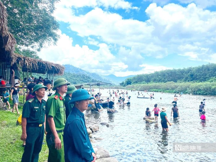 Chính quyền địa phương và lực lượng chức năng tăng cường kiểm tra, đảm bảo an ninh. Ảnh CSCC.