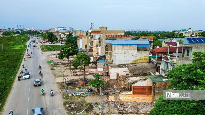 Mới đây, tại buổi kiểm tra thực địa, Bí thư Thành ủy Hà Nội Trần Đức Thắng yêu cầu các xã, phường đến ngày 30/6/2026 phải hoàn thành công tác giải phóng mặt bằng; trong tháng 7/2026 hoàn thành phá dỡ các công trình để bàn giao mặt bằng sạch cho nhà thầu thi công.