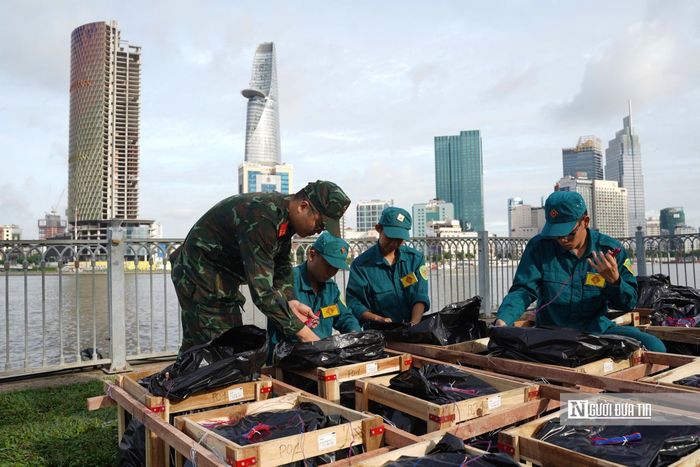Theo kế hoạch, đúng 21 giờ tối ngày 2/7, 16 điểm bắn pháo hoa trên toàn thành phố sẽ đồng loạt khai hỏa trong thời gian 15 phút, gồm 5 điểm bắn pháo hoa tầm cao kết hợp tầm thấp và 11 điểm bắn pháo hoa tầm thấp.