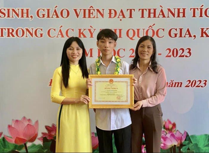 Bình từng giành giải Nhất học sinh giỏi quốc gia và được tuyển thẳng đại học. Ảnh NVCC 