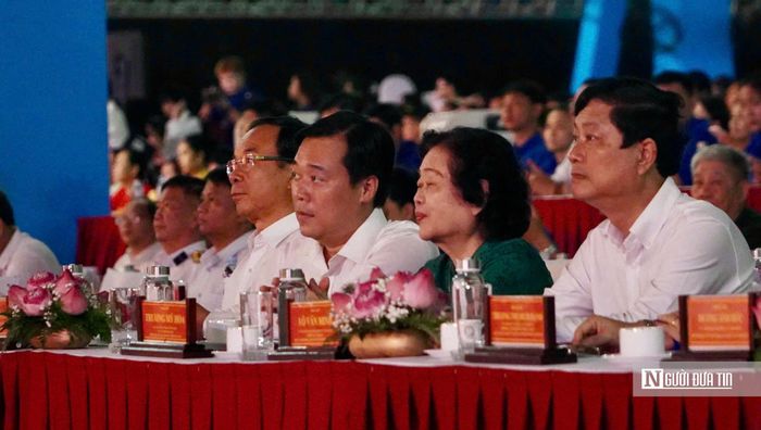 Đại biểu, lãnh đạo tham dự chương trình tại điểm cầu Dinh Thống Nhất.