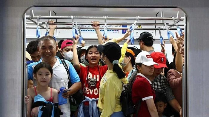 Metro số 1 tăng chuyến, miễn phí vé trong ngày 2/7.