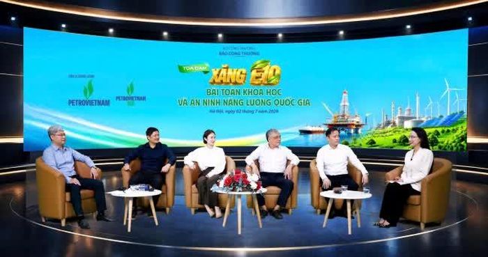 Các diễn giả tham gia tọa đàm.