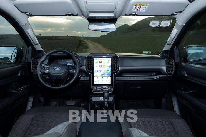Nội thất Ford Ranger XLS 2.0 AT 4x2