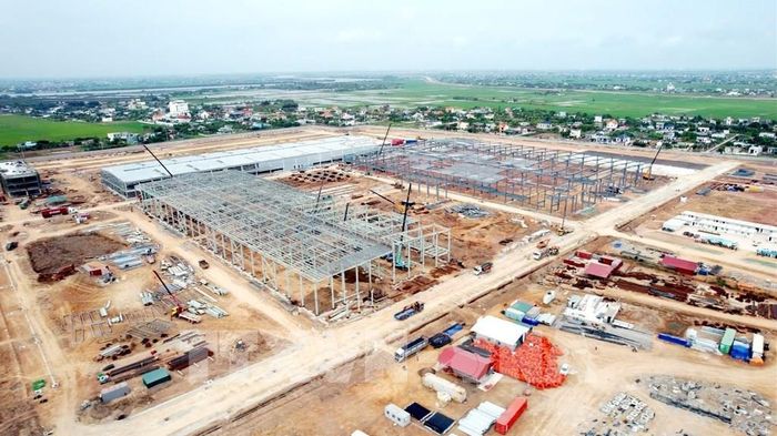 Dự án Nhà máy sản xuất ô tô GEL O&J (Omoda & Jaecoo Việt Nam) với tổng vốn đầu tư 319 triệu USD được khẩn trương xây dựng tại Khu công nghiệp Hưng Phú (xã Hưng Phú). Ảnh: Thế Duyệt – TTXVN