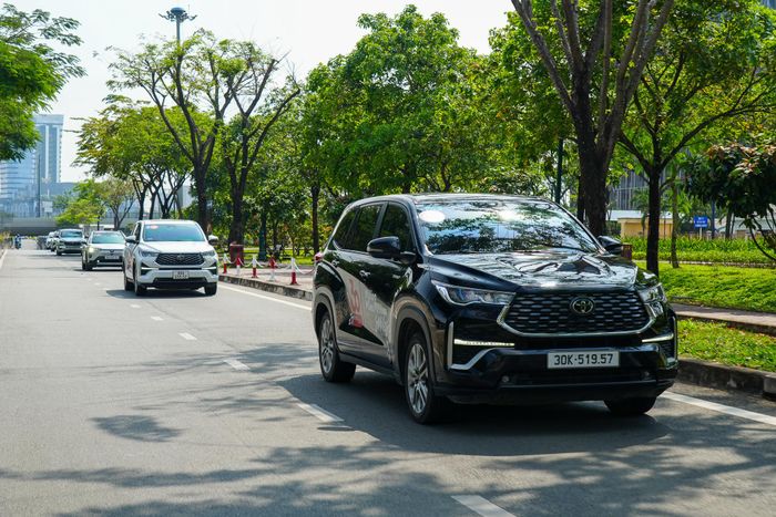 Innova Cross bán ra 1.670 xe trong tháng 6, trở thành xe Toyota bán chạy nhất thị trường.