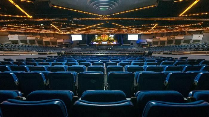 Cặp đôi sẽ tổ chức tiệc tiền hôn lễ Infosys Theater. 
