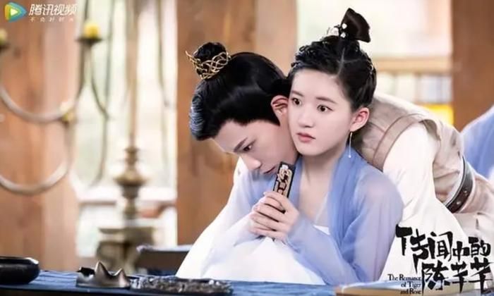 Triệu Lộ Tư và Đinh Vũ Hề mang đến chuyện tình xuyên không hài hước, ngọt ngào và duyên dáng. Ảnh: NSX