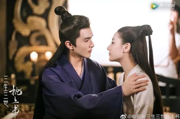 Địch Lệ Nhiệt Ba và Cao Vỹ Quang tái hiện chuyện tình kéo dài qua nhiều kiếp của Phượng Cửu và Đông Hoa Đế Quân. Ảnh: Weibo