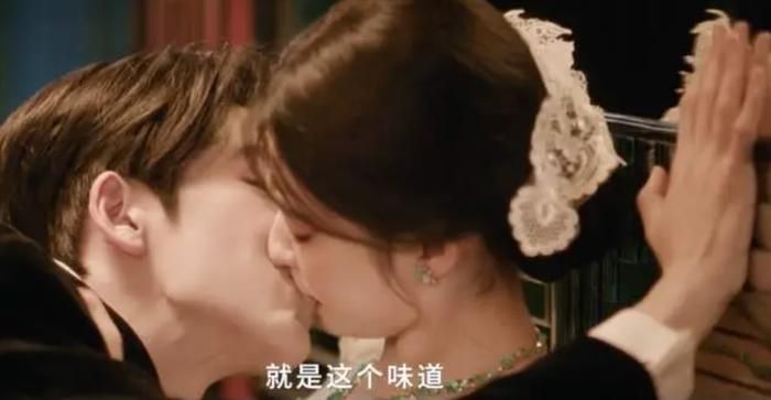 Cảnh khóa môi đầy mãnh liệt của Trương Lăng Hách và Vương Sở Nhiên được hé lộ trong trailer khiến cộng đồng mạng đứng ngồi không yên. Ảnh: Tencent Video