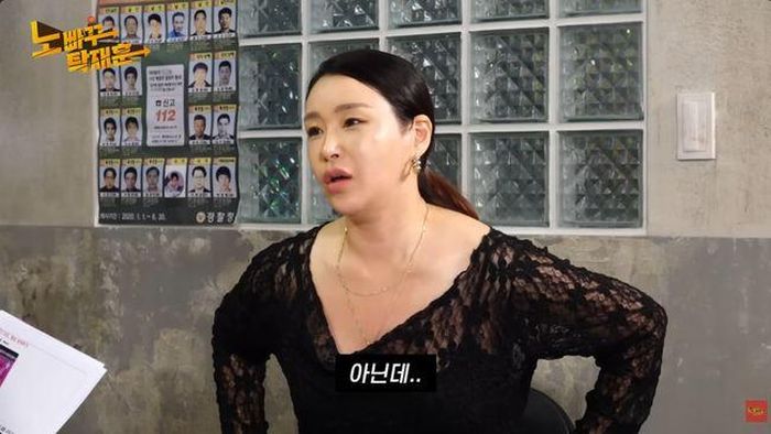 Bae Yoon Jung ban đầu bối rối phủ nhận nghi vấn văng tục. (Nguồn: OSEN)