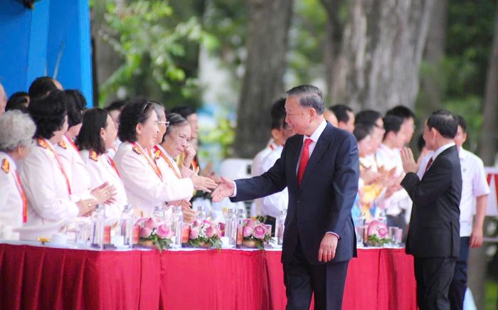 Tổng Bí thư, Chủ tịch nước Tô Lâm và các đại biểu về dự Lễ kỷ niệm 50 năm ngày thành phố mang tên Bác vào sáng 2/7/2026 tại Hội trường Thống nhất, TPHCM
