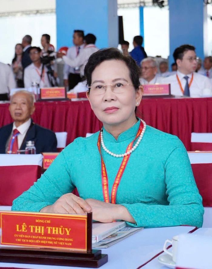 Bà Lê Thị Thủy, Ủy viên TƯ Đảng, Phó Chủ tịch UBTƯ MTTQ Việt Nam, Chủ tịch Hội LHPN Việt Nam, dự Lễ kỷ niệm 