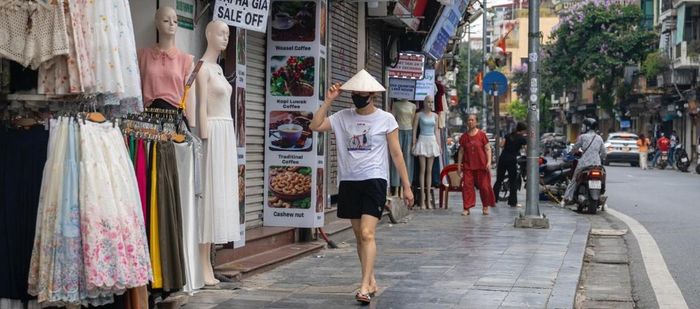 Sau nhiều đợt ra quân lập lại trật tự đô thị, diện mạo vỉa hè Hà Nội đang có những thay đổi rõ rệt